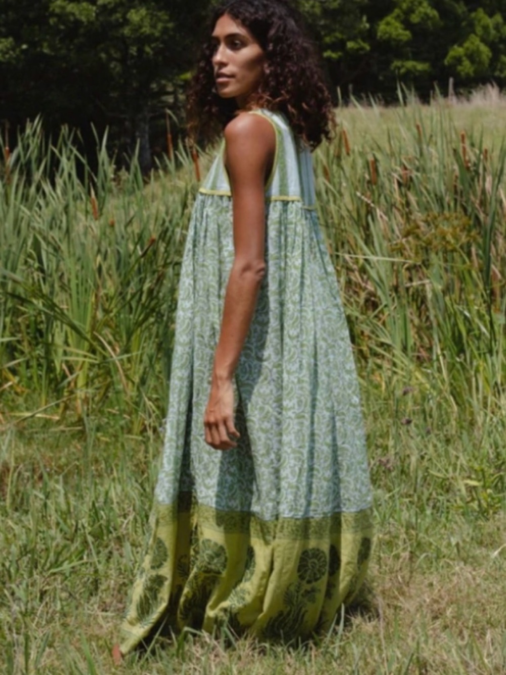 Daughters of India MEDIUM Aahna green heirloom sleeveless maxi dress